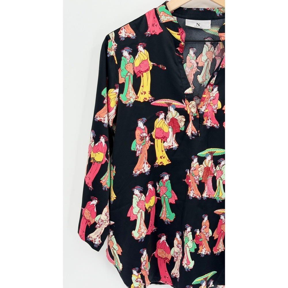 Natori Asian Geisha Print V Neck Silky Blouse Size Small Artistic Eclectic - Picture 2 of 6